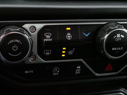 Used 2022 Jeep Wrangler Willys image 29