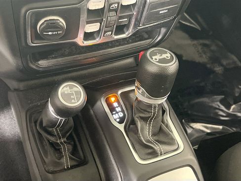 Used 2019 Jeep Wrangler Unlimited Sahara image 16