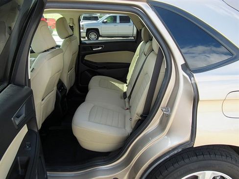 Used 2021 Ford Edge SE image 15