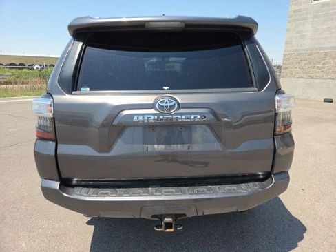 Used 2015 Toyota 4Runner SR5 AWD/4WD image 4