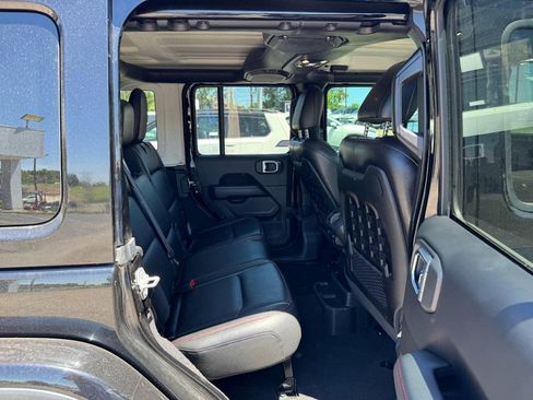 Used 2021 Jeep Wrangler Unlimited Rubicon w/ Dual Top Group AWD/4WD image 12