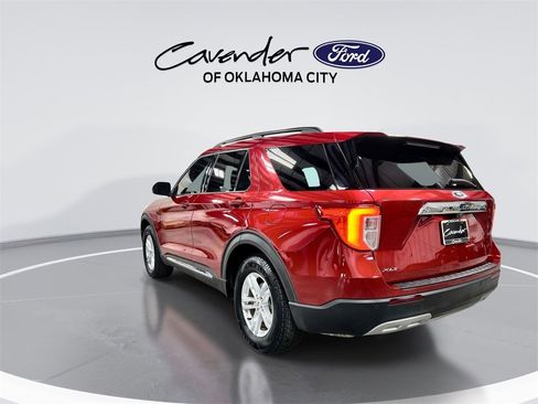 Used 2022 Ford Explorer XLT w/ Equipment Group 202A image 6
