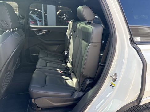 Certified 2025 Audi Q7 2.0T Premium w/ Convenience Plus Package image 14