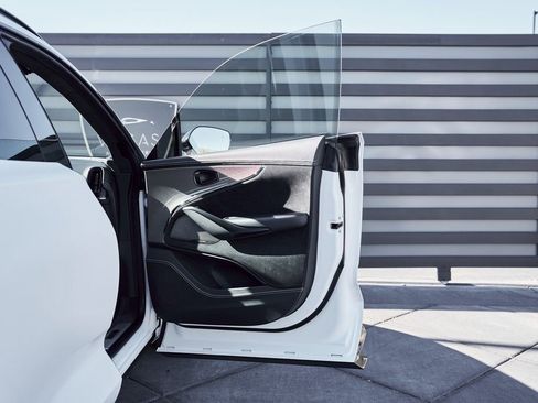 Used 2025 Aston Martin DBX 707 image 24