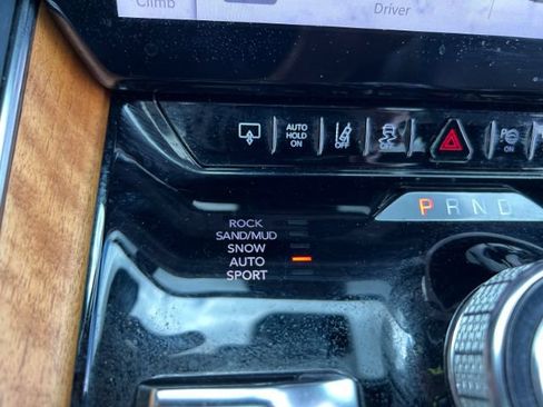Used 2022 Jeep Grand Wagoneer Series III AWD/4WD image 24