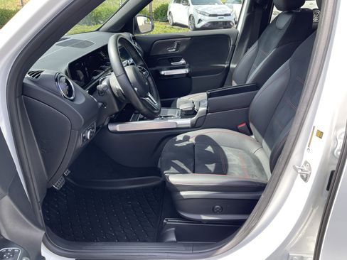 Used 2023 Mercedes-Benz GLB 250 4MATIC image 11