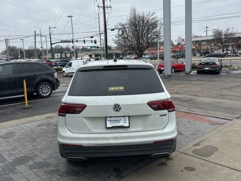 Used 2020 Volkswagen Tiguan SE w/ Panoramic Sunroof Package image 10