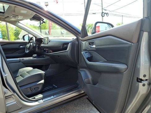 Used 2023 Nissan Rogue SL AWD/4WD image 14