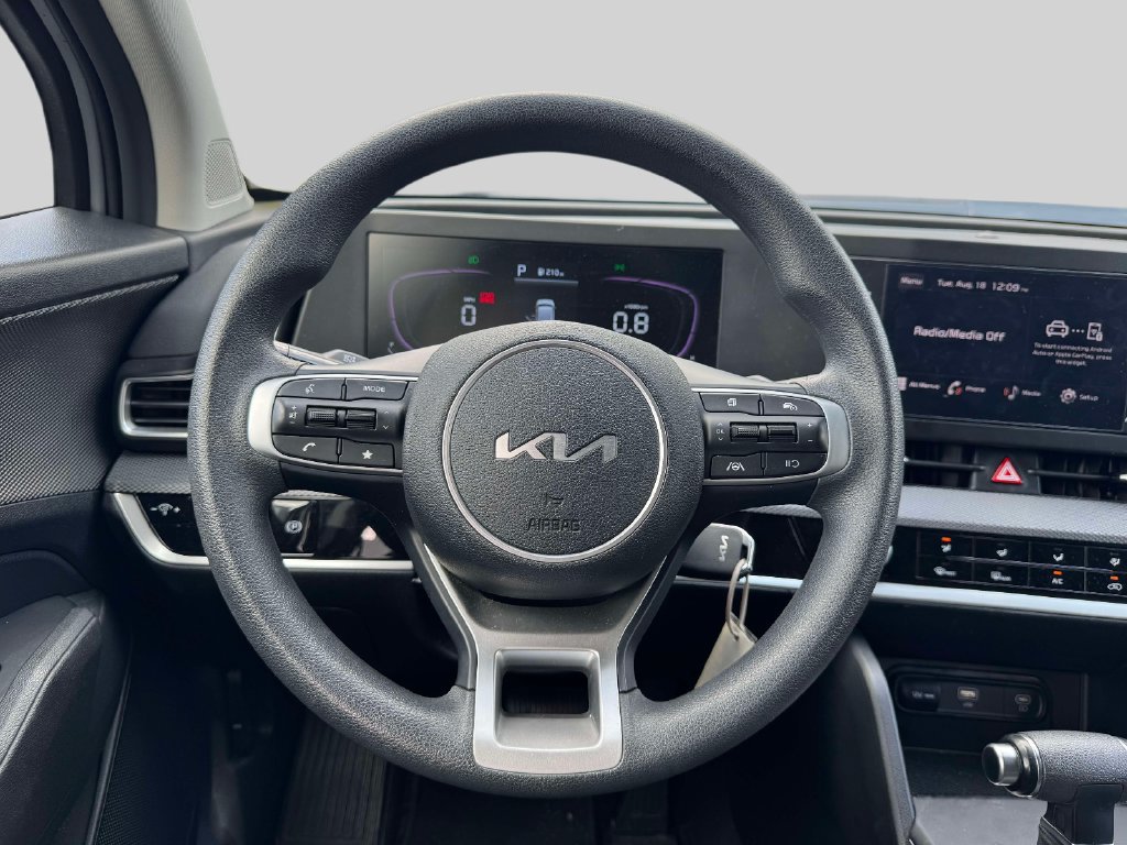Used 2023 Kia Sportage LX AWD/4WD image 11
