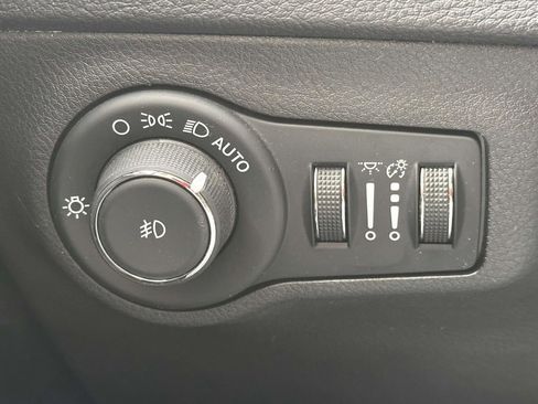 Used 2019 Jeep Compass Latitude image 23