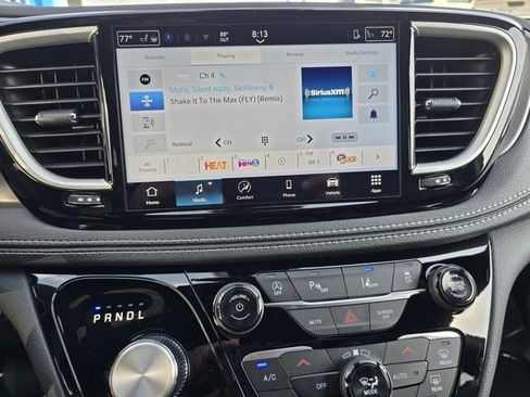 New 2026 Chrysler Pacifica Select image 24