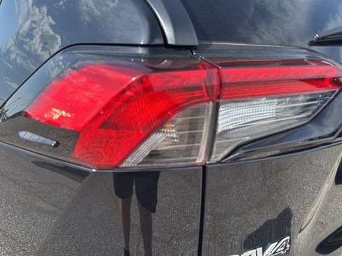 Used 2025 Toyota RAV4 XLE AWD/4WD image 11