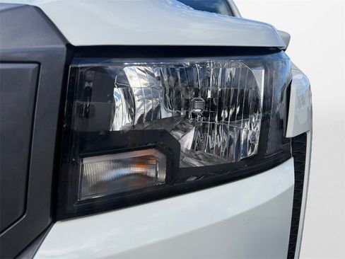 Certified 2025 Nissan Frontier SV image 22