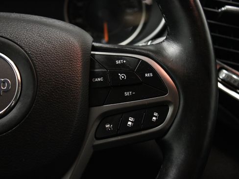 Used 2019 Jeep Cherokee Limited w/ Technology Group AWD/4WD image 24
