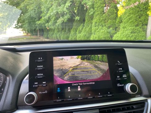 Used 2018 Honda Accord LX image 15