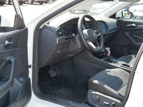 Certified 2023 Volkswagen Jetta SE w/ Panoramic Sunroof Package FWD image 12