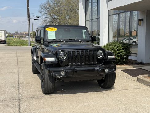 Used 2022 Jeep Wrangler Unlimited Sahara image 19