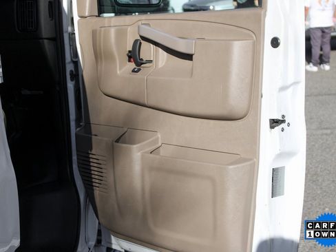 Used 2016 Chevrolet Express 2500 image 29