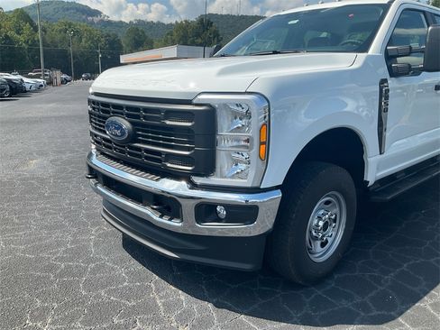 Used 2026 Ford F250 XL w/ XL Chrome Package image 10