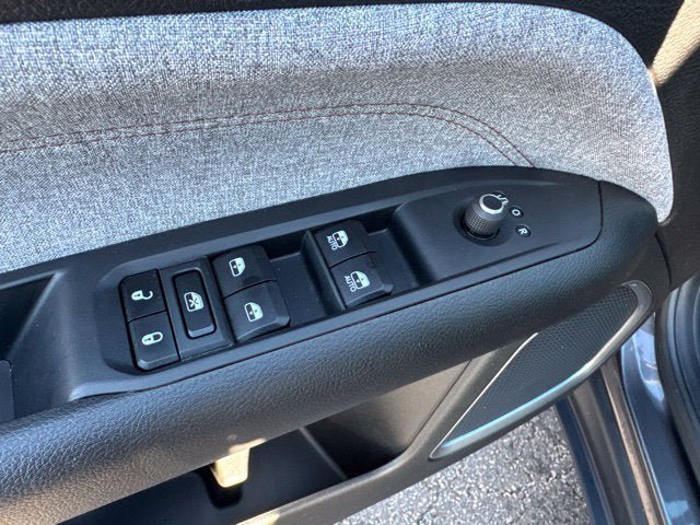 Used 2023 Jeep Compass Latitude AWD/4WD image 9
