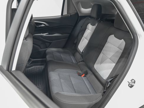 Used 2025 Chevrolet Trax LS FWD image 28
