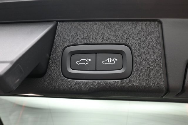 Used 2023 Volvo XC60 B6 Ultimate w/ Climate Package AWD/4WD image 32