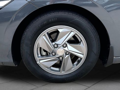 Used 2024 Hyundai Elantra SE FWD image 10