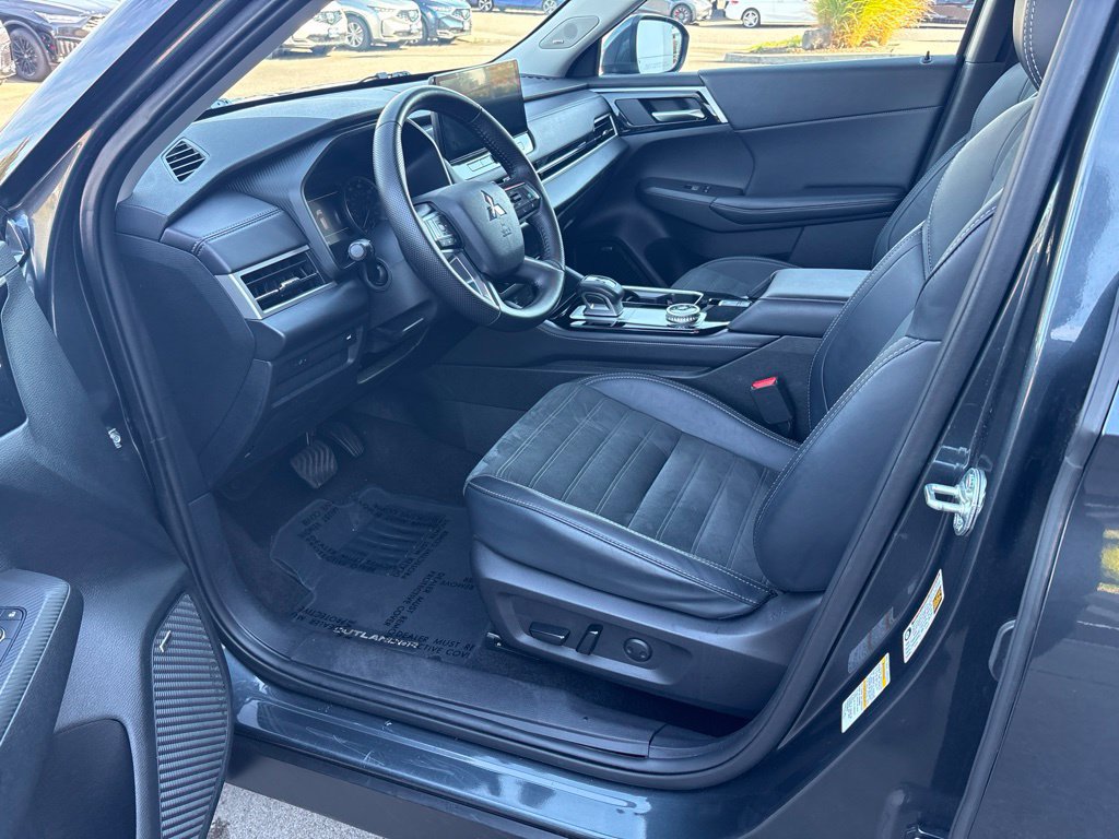 Used 2025 Mitsubishi Outlander SE AWD/4WD image 14