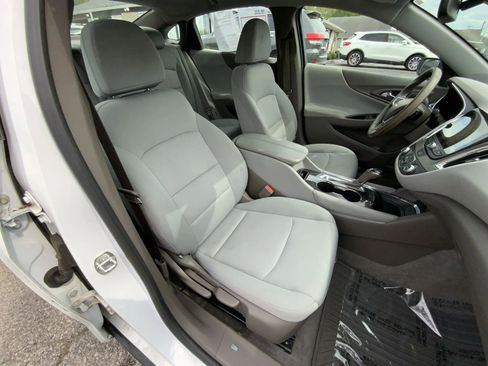 Used 2017 Chevrolet Malibu LT FWD image 24