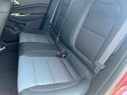 Used 2025 Chevrolet Trax LT FWD image 13