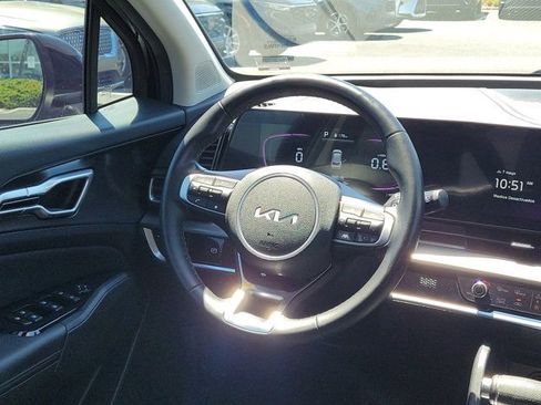 Used 2025 Kia Sportage EX FWD image 3