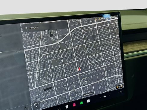 Used 2022 Tesla Model S image 8