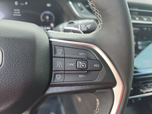 Used 2024 Jeep Grand Cherokee Altitude image 19