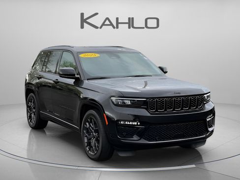Certified 2025 Jeep Grand Cherokee Summit w/ Adv Protech Group IV AWD/4WD image 7