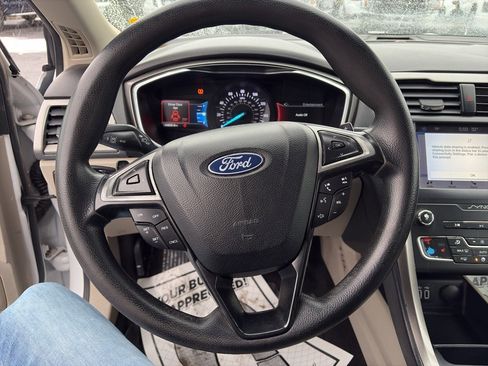 Used 2019 Ford Fusion SE AWD/4WD image 12