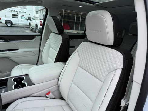 New 2026 GMC Acadia Denali w/ Super Cruise Package image 14