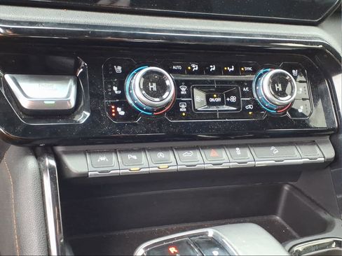 Used 2024 GMC Sierra 1500 AT4 w/ Technology Package image 18