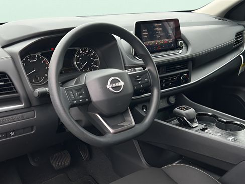 Used 2025 Nissan Rogue S FWD image 21