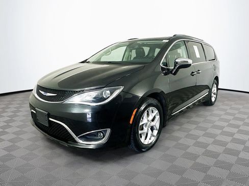 Used 2019 Chrysler Pacifica Limited FWD image 4