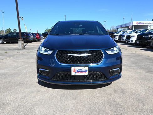 New 2025 Chrysler Pacifica Select image 6