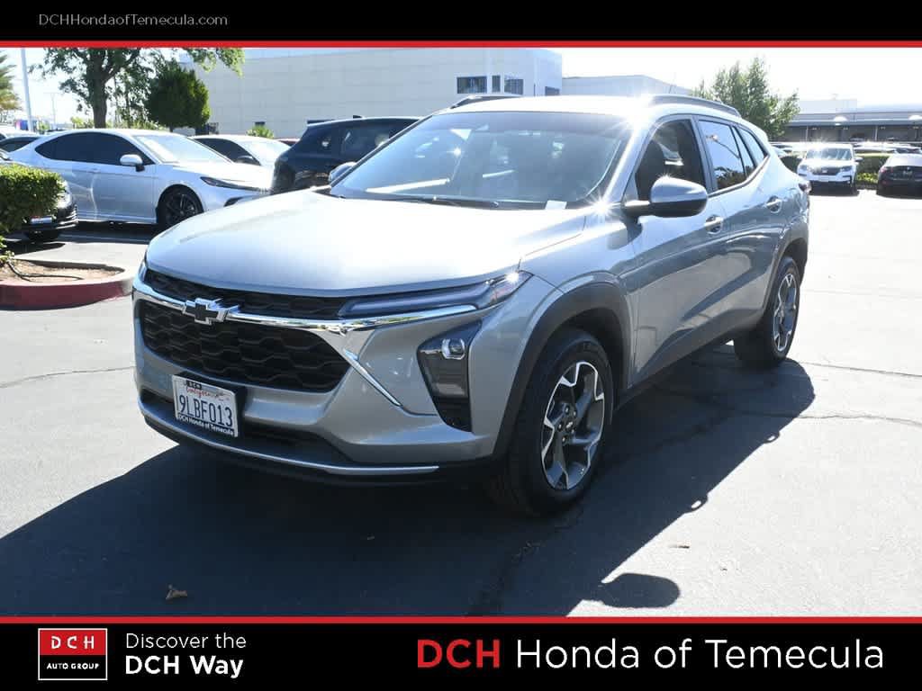 Used 2024 Chevrolet Trax LT w/ Driver Confidence Package FWD image 1