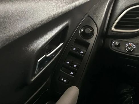 Used 2020 Chevrolet Trax LT FWD image 15