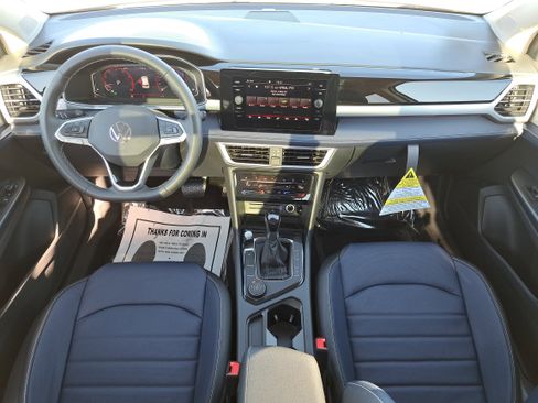 New 2026 Volkswagen Taos SEL AWD/4WD image 9