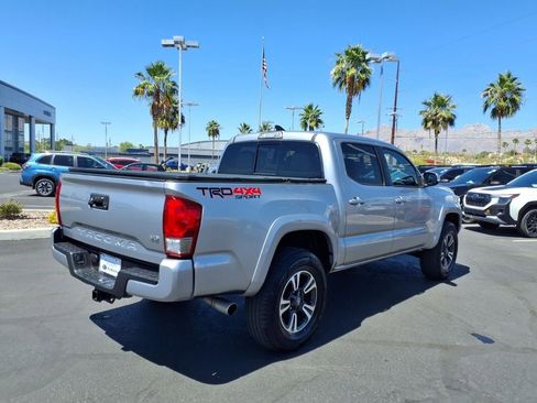 Used 2017 Toyota Tacoma TRD Sport w/ Tow Package (A/T) AWD/4WD image 10