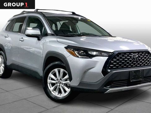 Used 2023 Toyota Corolla Cross LE image 3