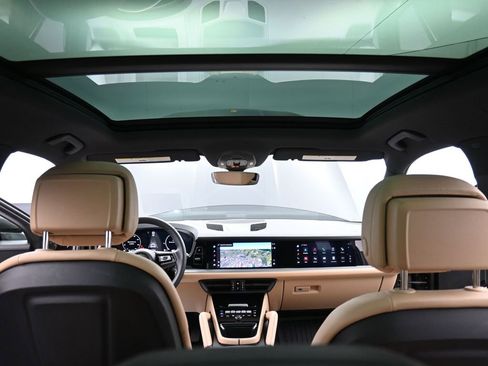 Used 2025 Porsche Cayenne image 17