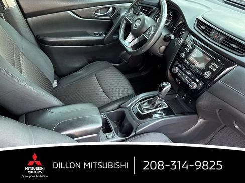 Used 2017 Nissan Rogue SV AWD/4WD image 16
