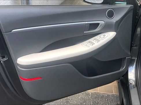 Used 2025 Hyundai Sonata SEL FWD image 2