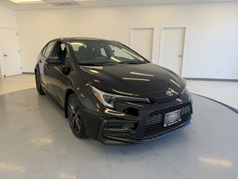 Used 2023 Toyota Corolla SE w/ Carpet Mat Package (TMS) FWD image 1