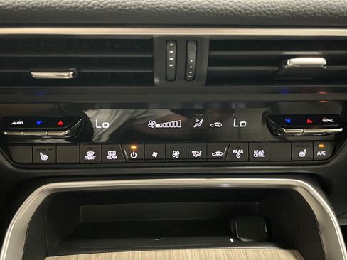 Used 2025 MAZDA CX-90 Plug-In Hybrid w/ Preferred AWD/4WD image 18